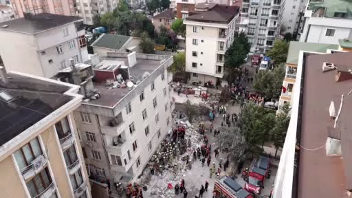 Maltepe’de çöken binada arama kurtarma çalışmaları devam ediyor
