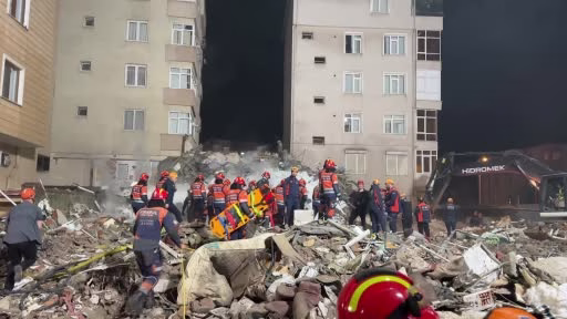 Maltepe’deki enkazda sismik arama çalışmaları başladı