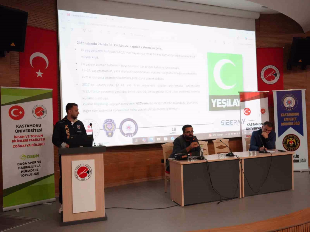 Üniversite öğrencilerine dijital dünyanın tehlikeleri anlatıldı