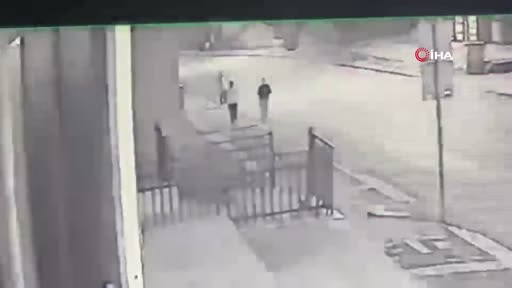 Aksaray’da bir kadın, 2 kadın tarafından yol ortasında böyle darp edildi