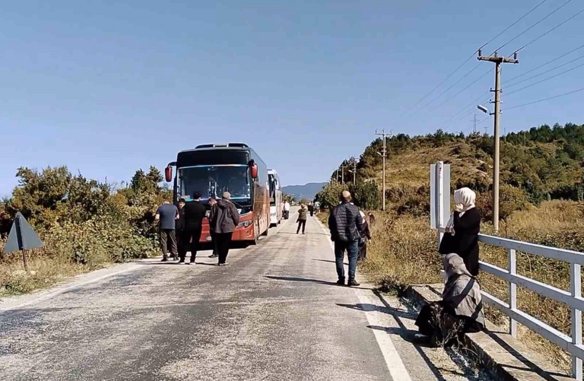 Kastamonu’da heyelan nedeniyle 14 aydır ulaşıma kapalı olan yol için vatandaşlardan tepki