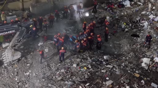 Maltepe’de çöken binanın enkazından son kişi 25 saat sonra çıkarıldı