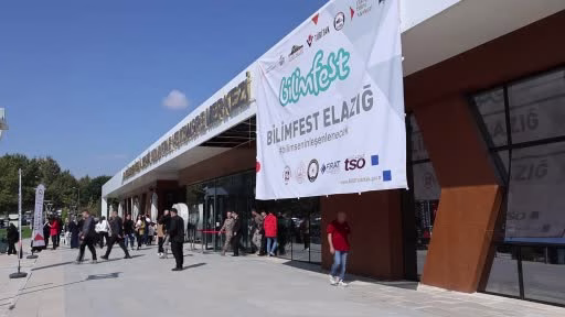 Öğrencinin Bayraktar TB2 SİHA heyecanı ve sevinci kameralara yansıdı