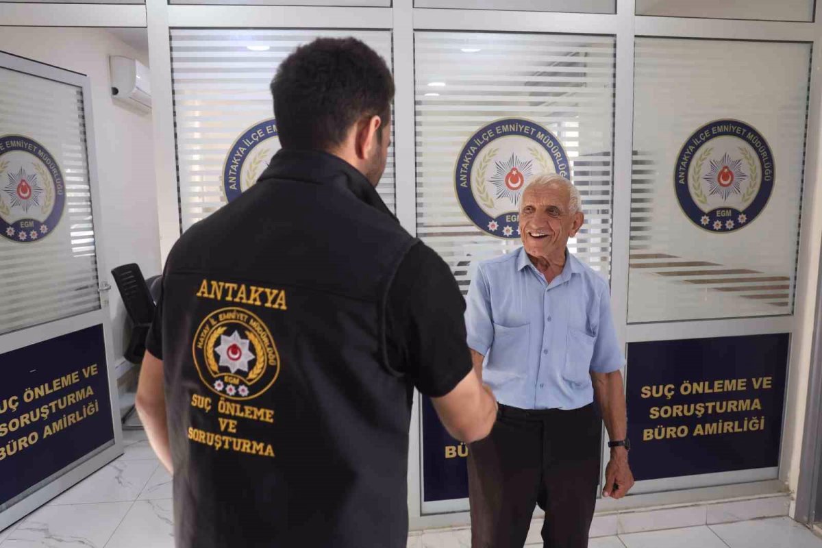 75 yaşındaki adamı seninle evleneceğim diyerek kandıran 30 yaşındaki kadın, altınları alıp baklava bahanesiyle kaçtı