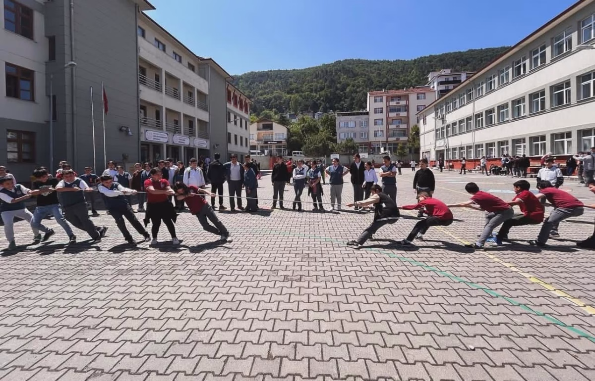 Çatalzeytin'de Öğrenciler Geleneksel Oyunlarla Bir Araya Geldi