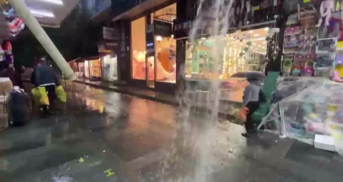 Antalya'da sağanak yağış hayatı olumsuz etkiledi