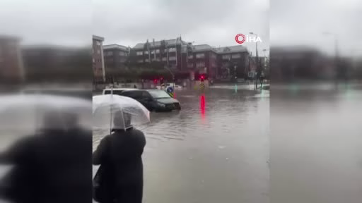Başakşehir'de Bulvarı Su Bastı
