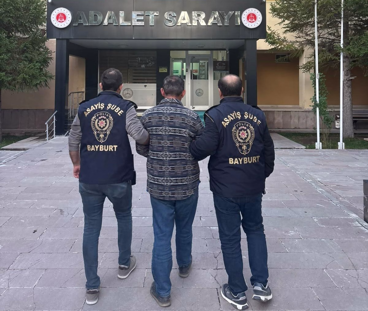 Bayburt'ta İnşaat Malzemesi Hırsızına Tutuklama