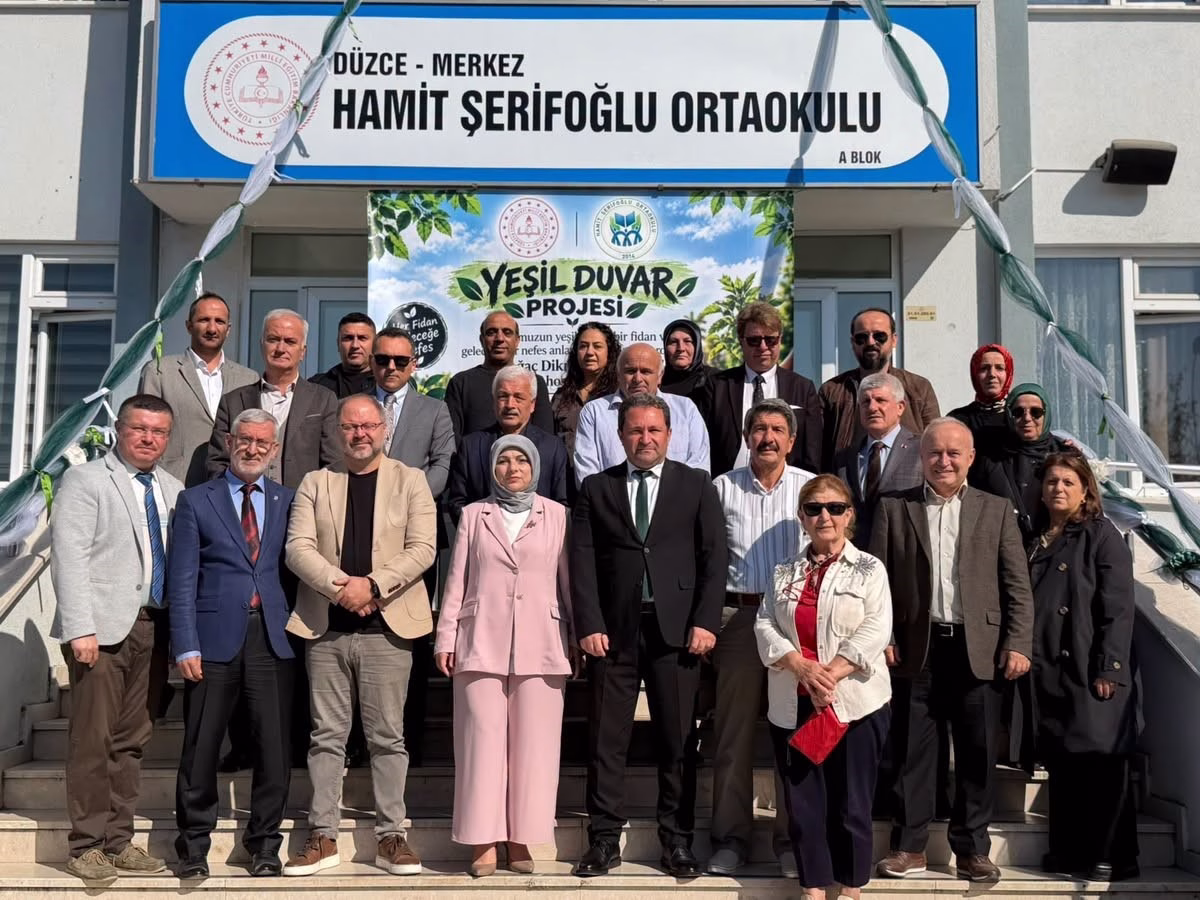 Düzce’de Yeşil Duvar Projesiyle 90 fidan toprakla buluştu