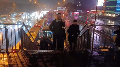 İstanbul'da Sağanak Yağış Trafik Yoğunluğunu Artırdı
