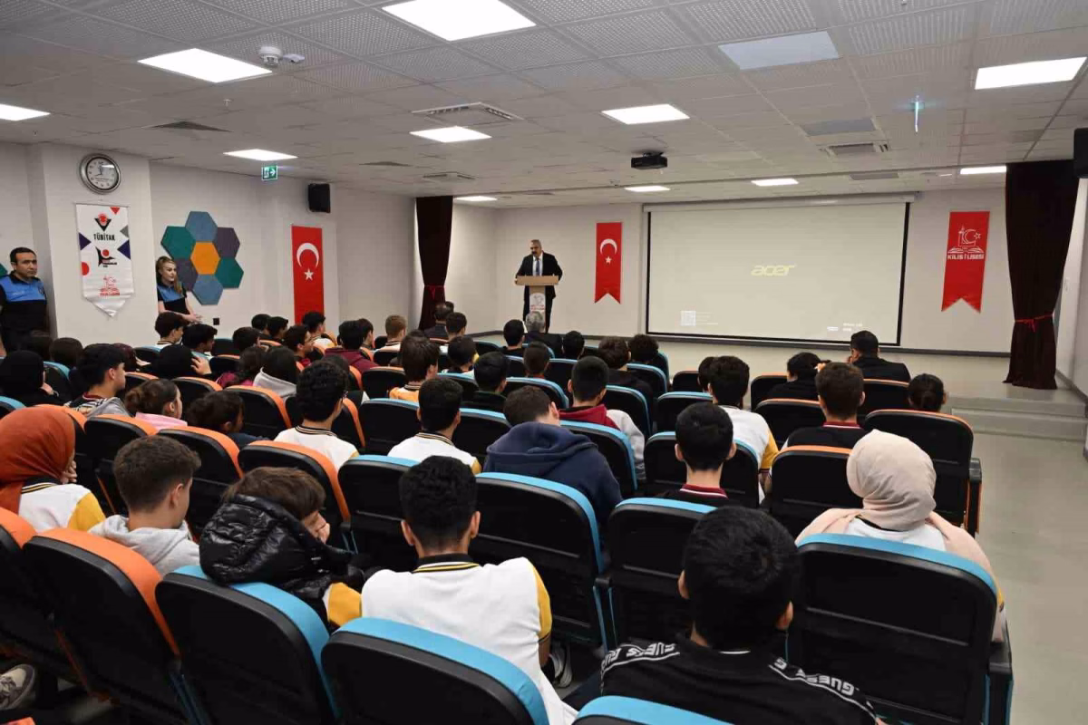Kilis'te Emniyet Müdüründen Öğrencilere Dijital Uyarı