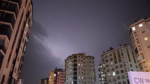 Kozan'da Şimşekler Geceyi Aydınlattı