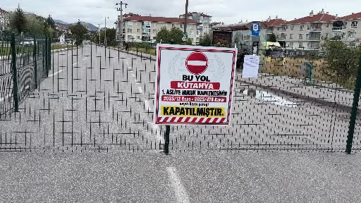 Kütahya'da Mahkeme Kararıyla Yol Kapatıldı