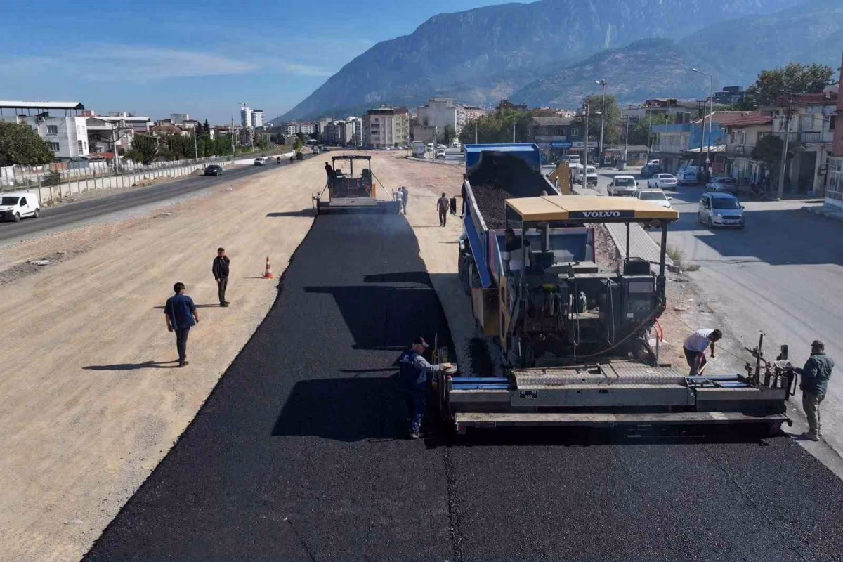 Manisa'da Cider Yolu Asfaltlanıyor