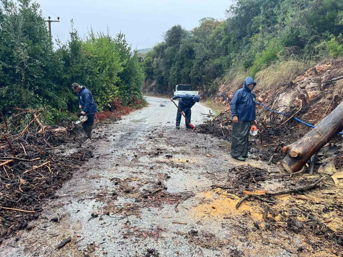 Marmaris'te Sağanak Sonrası Ekipler Sahada