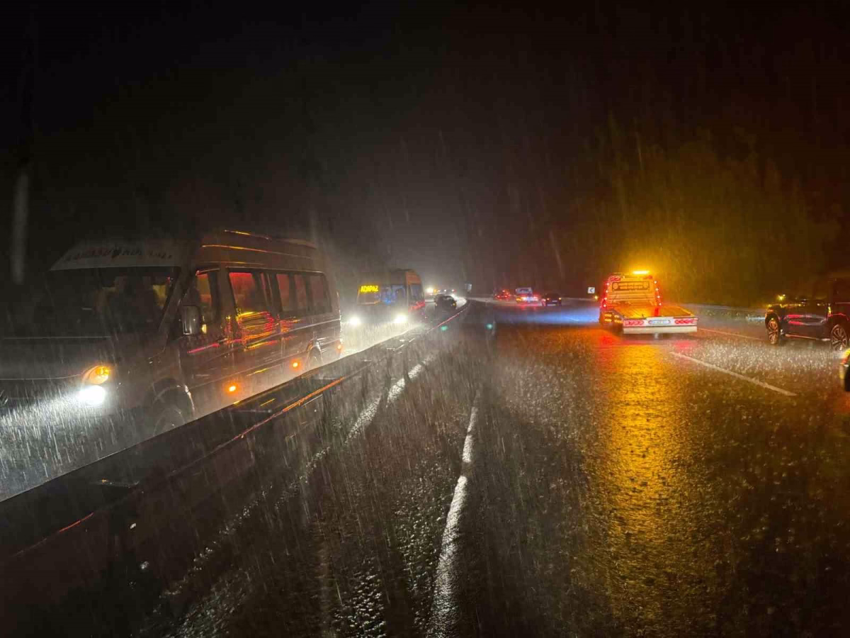 Sakarya'da Sağanak Su Baskınlarına Neden Oldu