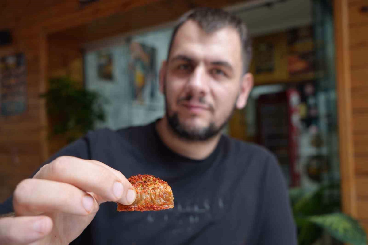 Samsunlu Esnaf Çayı Bile Pul Biberle İçiyor