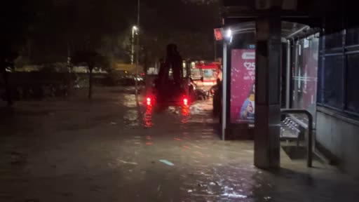 Sarıyer'de sağanakta mahsur kalanlar kurtarıldı