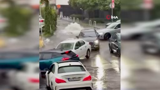 Şişli'de Sağanak Yağış Nedeniyle Rögar Taştı