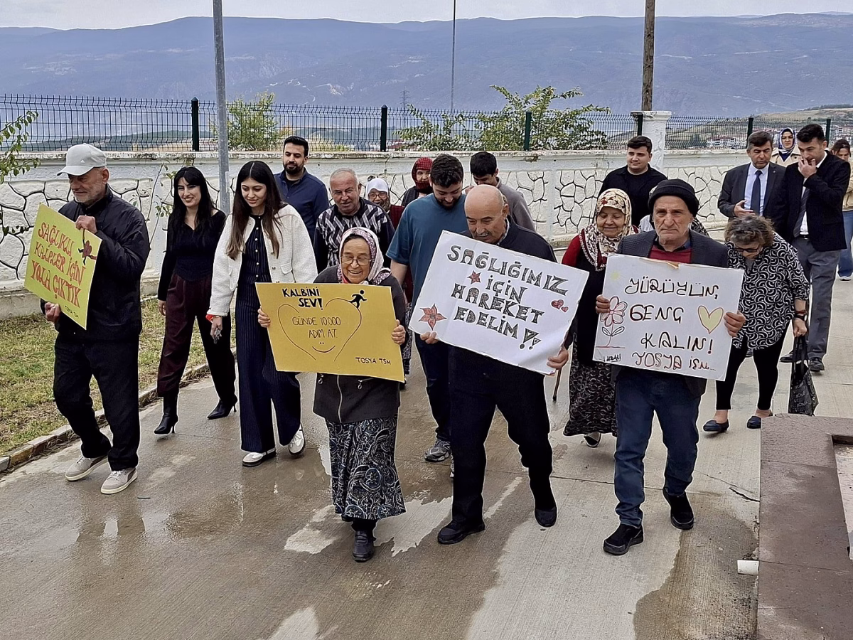 Tosya’da Kuşaklar Arası Neşeli Buluşma: Sağlık İçin Yürüdüler, Dostluk İçin Bocce Oynadılar
