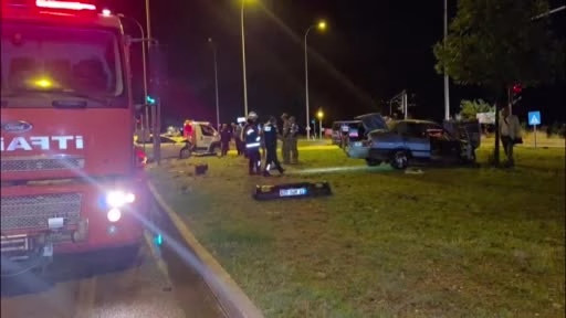 Hatay'da İki Otomobil Çarpıştı: 4 Yaralı