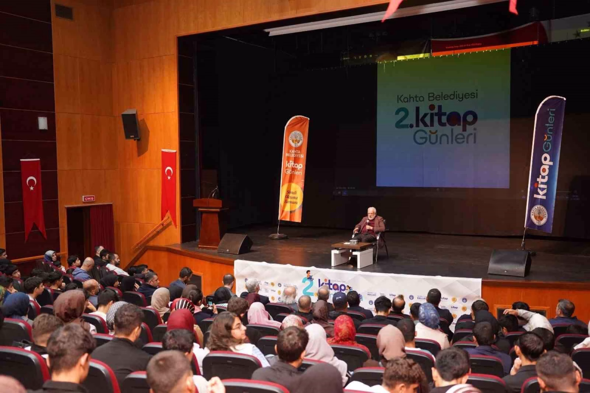 İhsan Süreyya Sırma kitapseverlerle buluştu