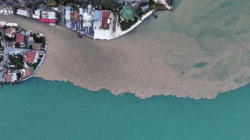 İstanbul Boğazı Sağanak Sonrası Çamura Büründü