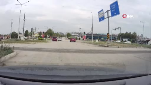 Suluova'da tır otomobile çarptı: 2 yaralı