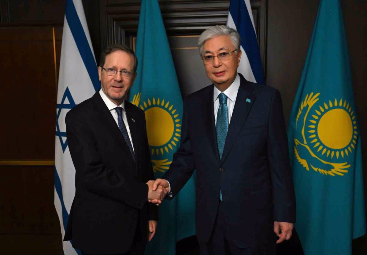 Tokayev ve Herzog Bakü'de Görüşme Gerçekleştirdi