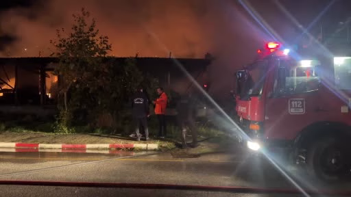Yalova'da Mobilya İmalathanesinde Yangın Çıktı