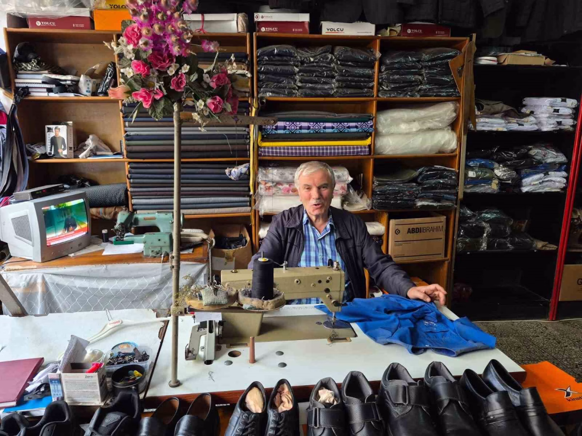 60 yıldır geleneksel terzilik yapıyor