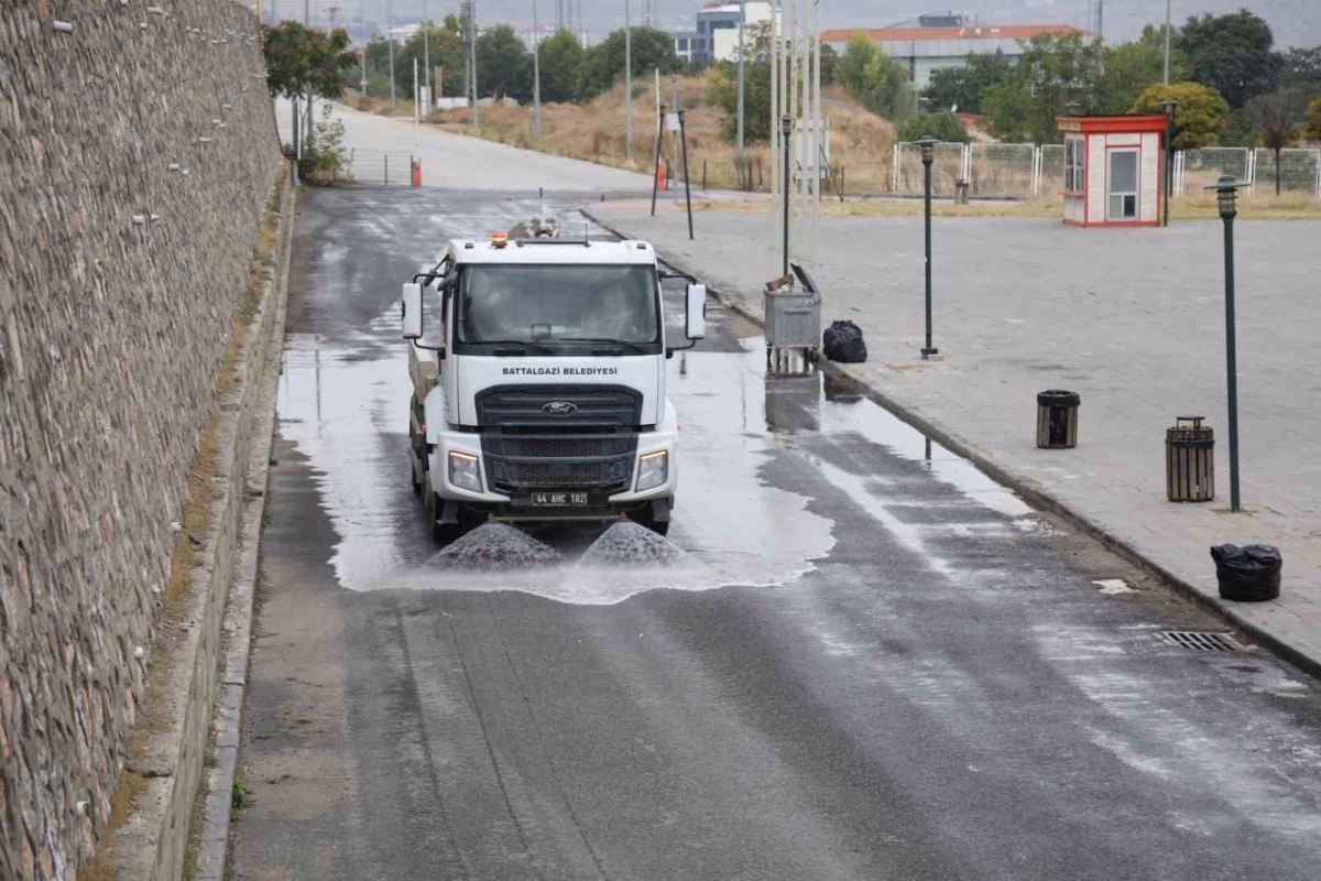 Battalgazi Belediyesinden İlçe Genelinde Temizlik Seferberliği