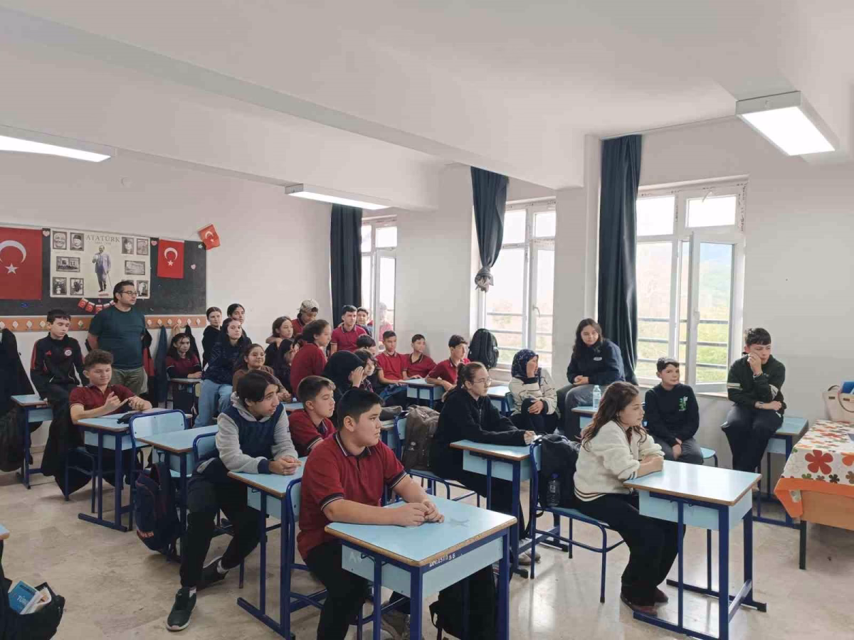 Beyağaç'ta Öğrenci ve Öğretmenlere Tüberküloz Eğitimi