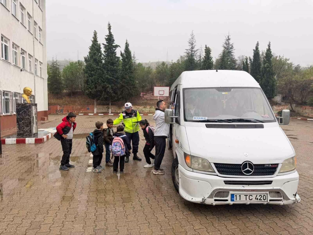 Bilecik'te okul çevrelerinde jandarma denetimi