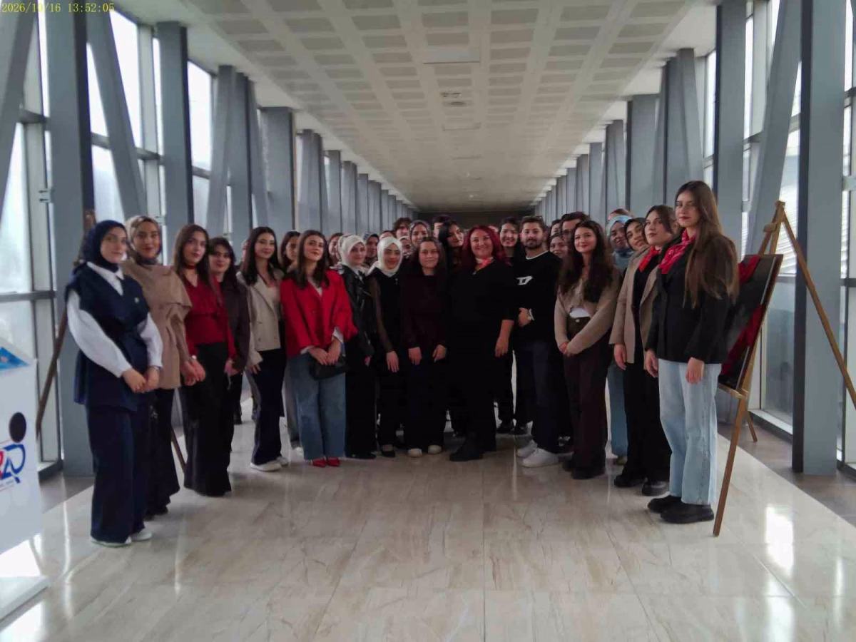 İletişim Fakültesi'nde Geri Dönüşüm Sergisi Açıldı