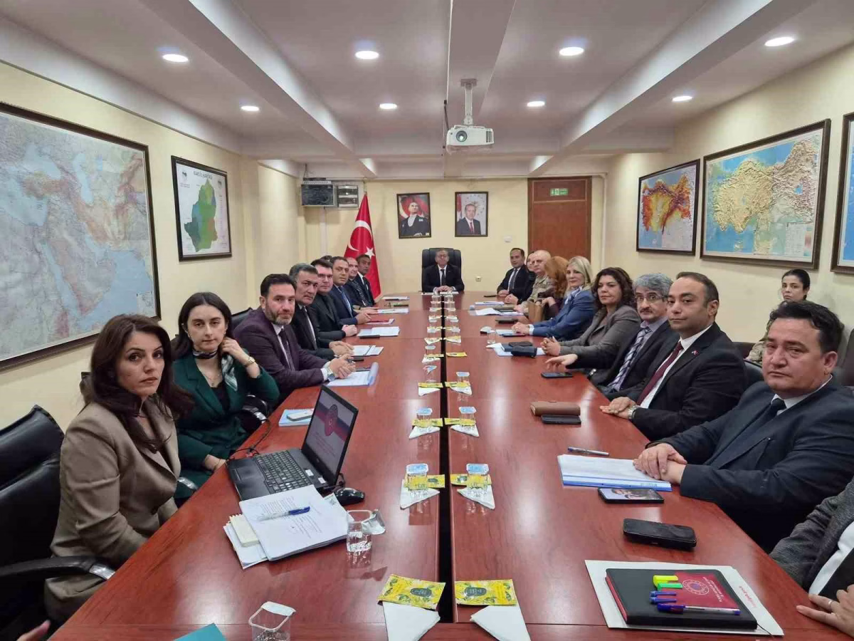 Kars'ta kadına yönelik şiddetle mücadele toplantısı