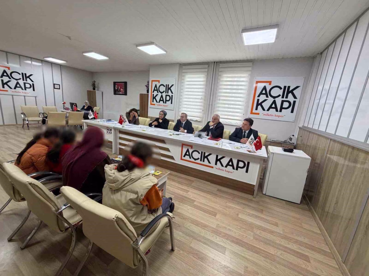 Kars Valisi Polat vatandaşları dinledi