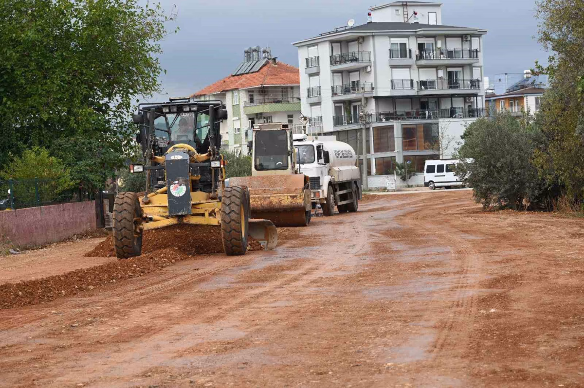 Kepez’de Şelale Mahallesi’nin yolları yenileniyor