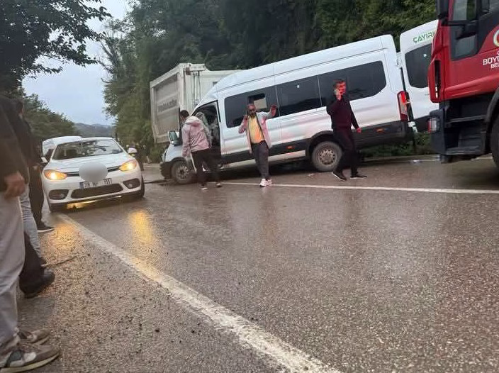 Ordu'da Minibüs Kamyonla Çarpıştı: 1 Ölü