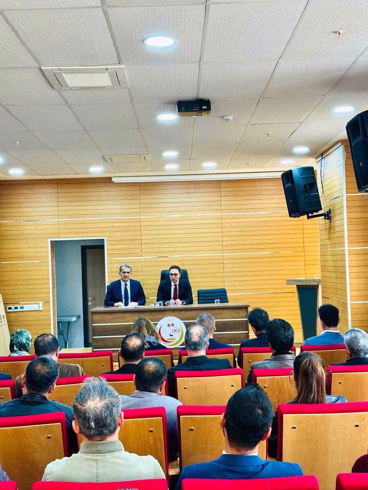 Sincik'te Eğitim Değerlendirme Toplantısı Yapıldı