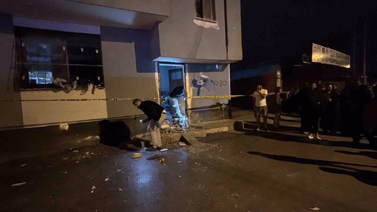 Adana'da Beş Kişilik Eve Bombalı Saldırı