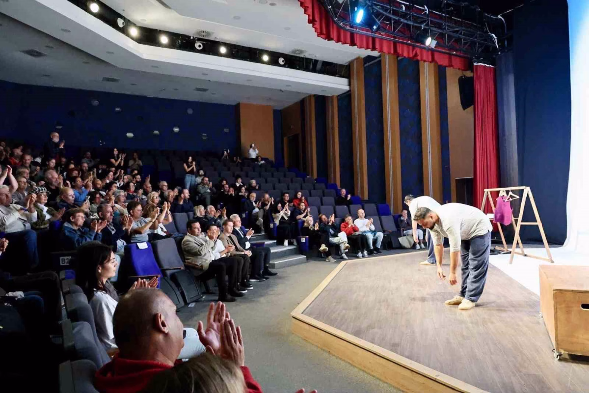 Bodrum'da tiyatro sezonu coşkuyla açıldı