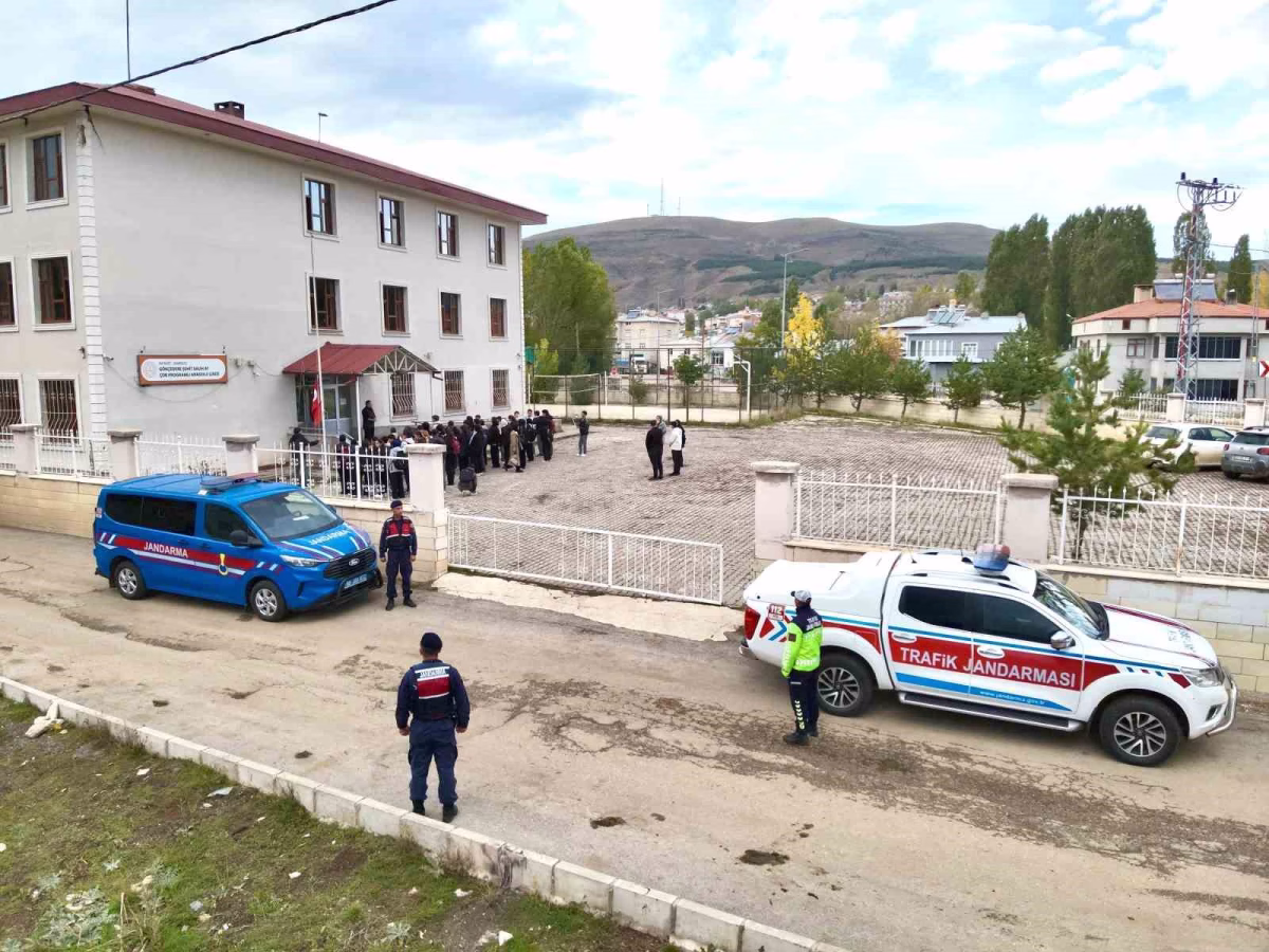 Gökçedere’de Okullarda Jandarma Denetimi