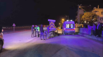 Hatay'da motosiklet bariyere çarptı: 2 yaralı