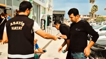 Hatay'da polisten dolandırıcılık uyarısı broşürü