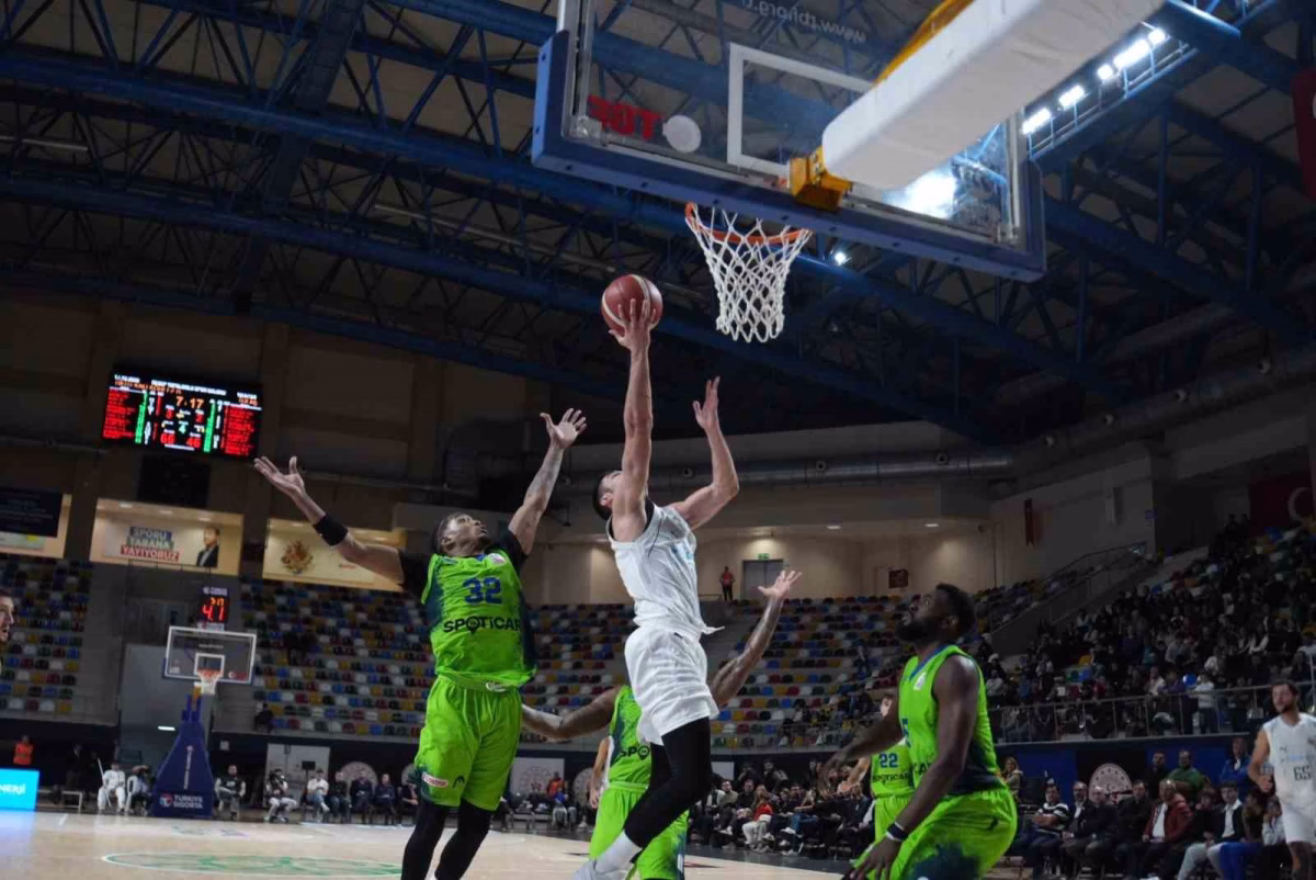 Körfez Basket TOFAŞ’a 71-69 mağlup oldu