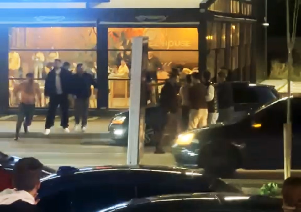Aksaray’da yol verme kavgası kamerada