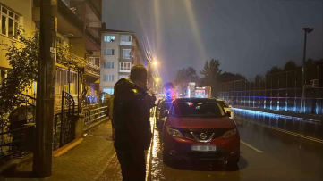 Alkollü Sürücü Yanan Aracını Sigarayla İzledi