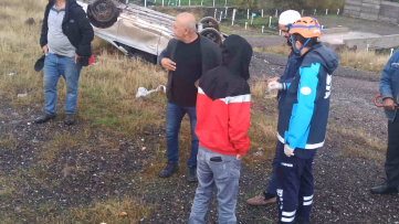 Bingöl'de otomobil takla attı: 2 yaralı