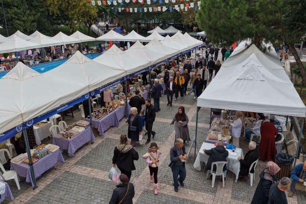 Bursa'da Meydan Kadınların Dayanışma Pazarı kuruldu